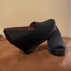 Donald J Pliner wedges